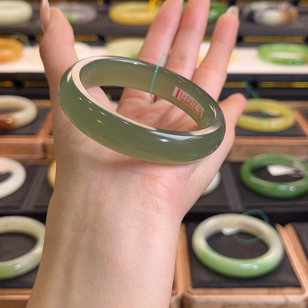 和田玉未镶嵌手镯53 54