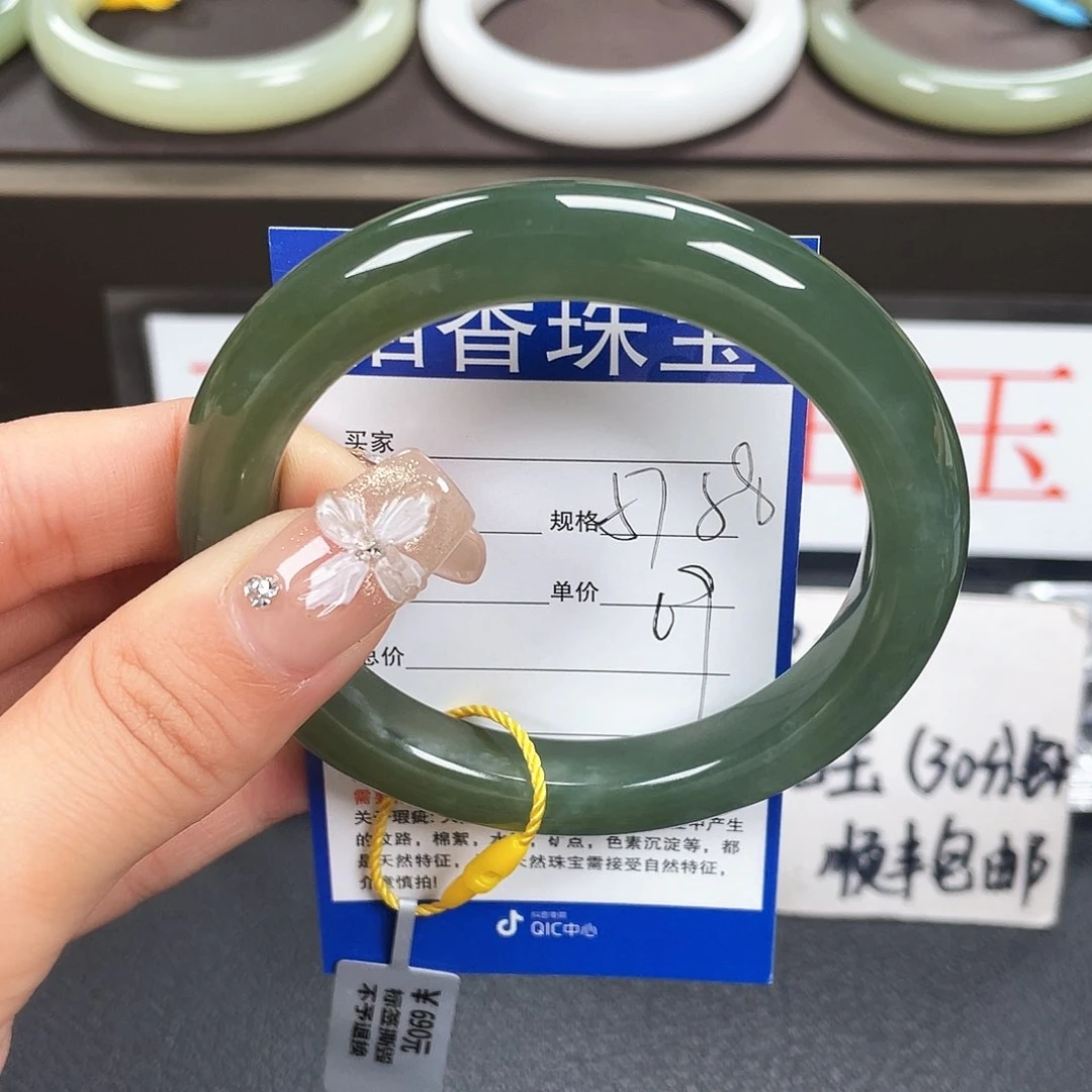 和田玉手镯未镶嵌