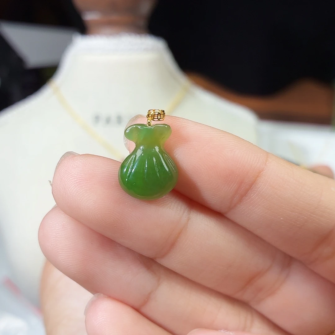 和田玉（碧玉）18K金镶嵌吊坠(赠链)