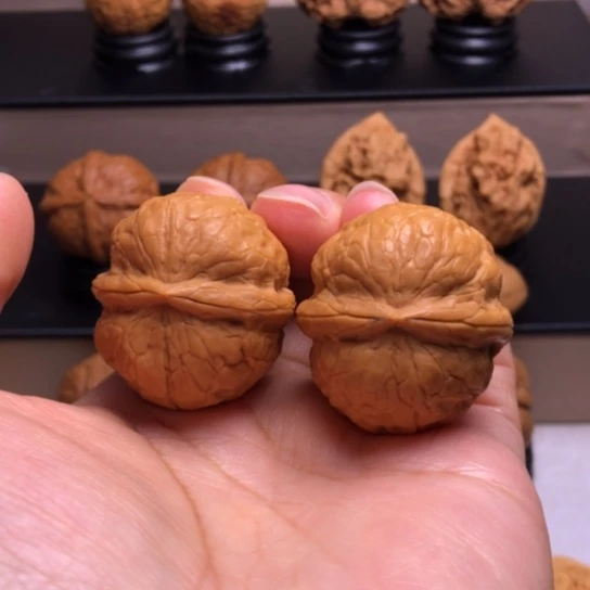 文玩核桃把件瓷娃娃51