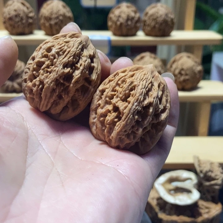 R***r文玩核桃吊坠老虎头核桃
