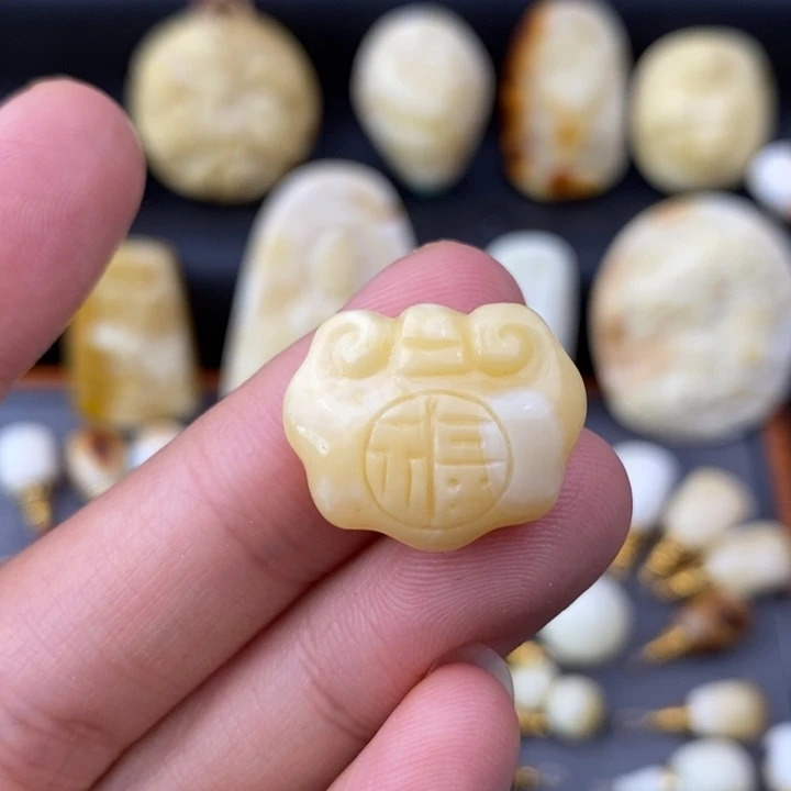 琥珀未镶嵌裸石如意锁u17