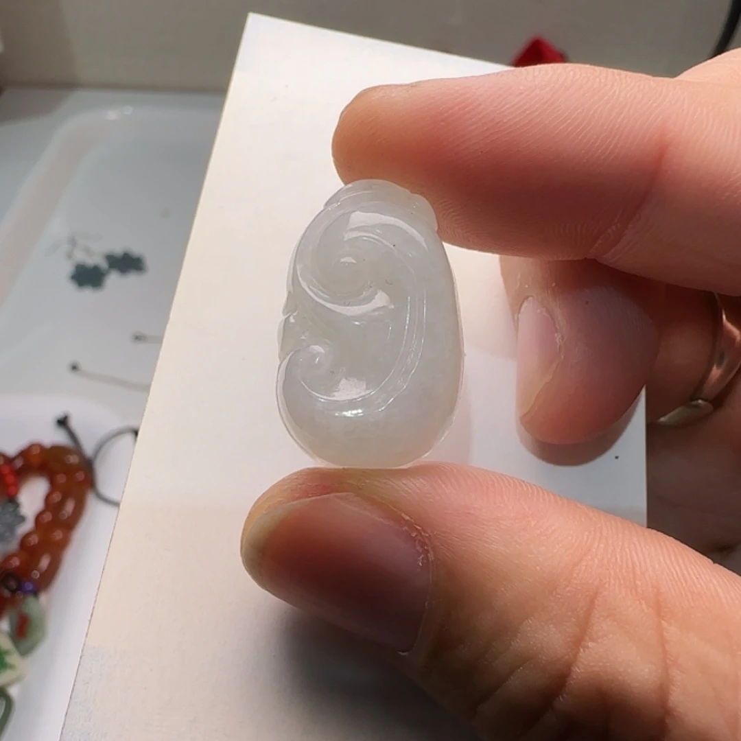 翡翠未镶嵌颈饰如意