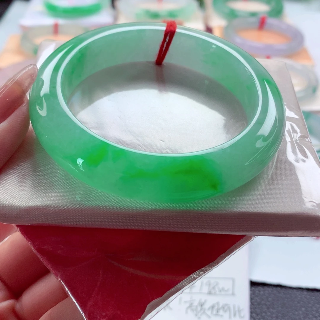 吉***哥翡翠未镶嵌手镯师妹55.5轮胎正阳绿完美行家货