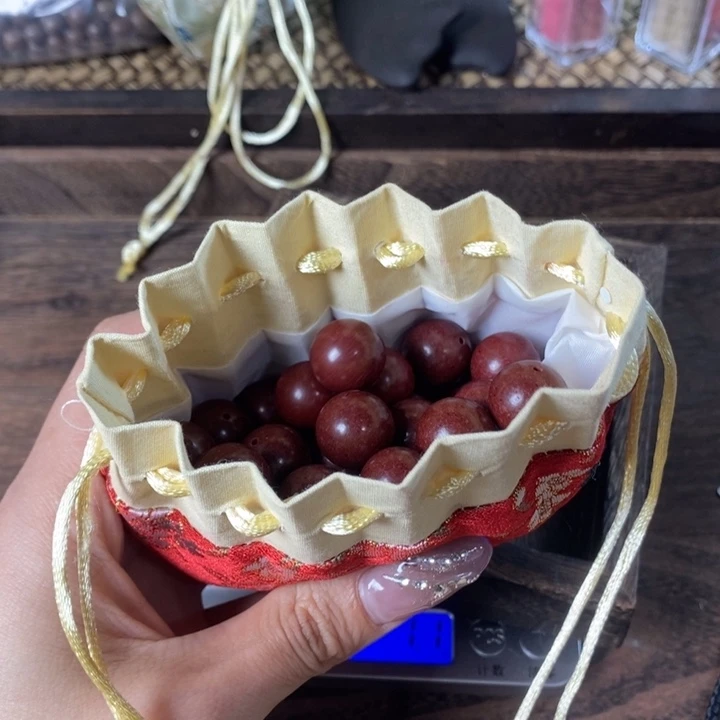 泥塑花蕊夫人1.5瑕疵珠香包约50克