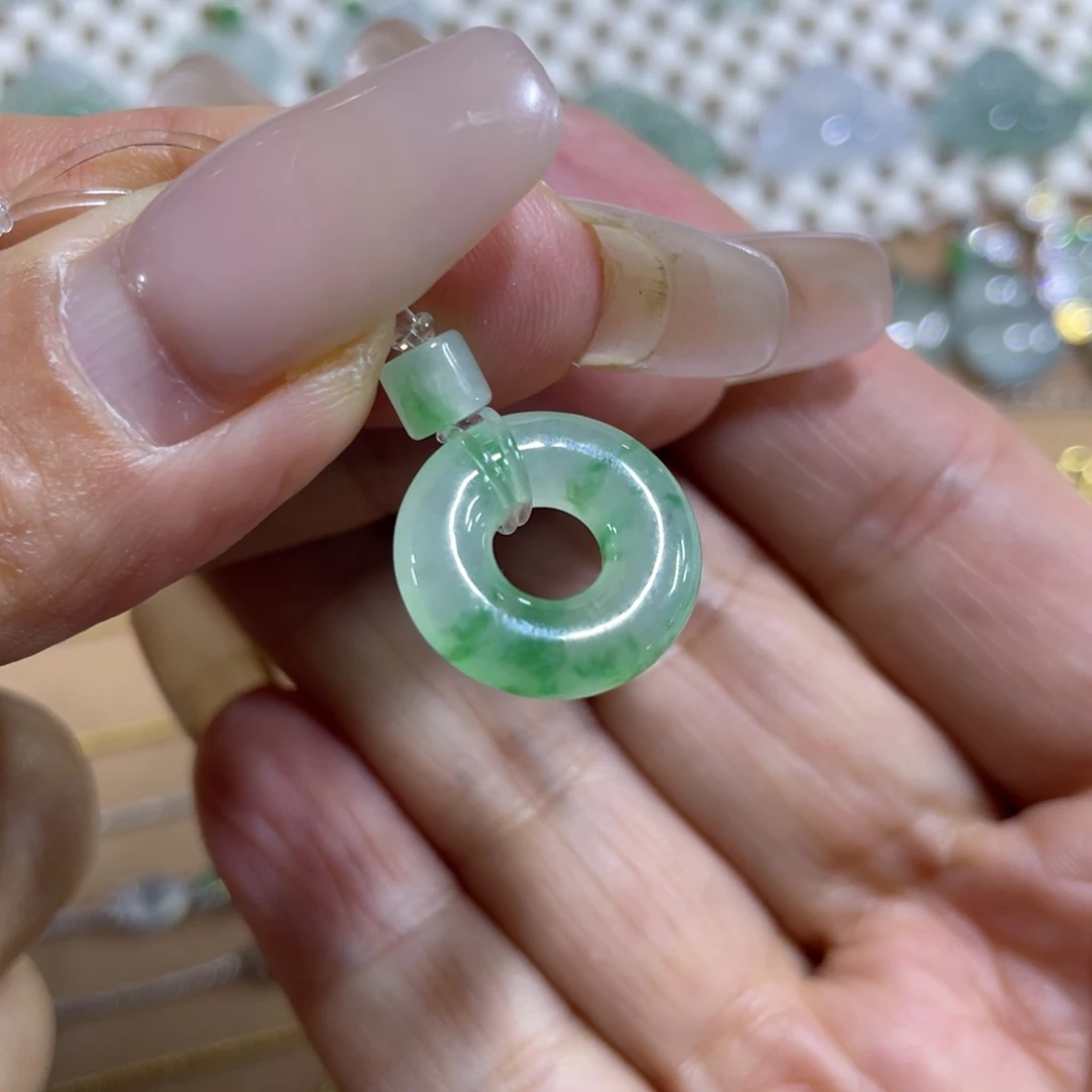 翡翠颈饰未镶嵌甜甜圈