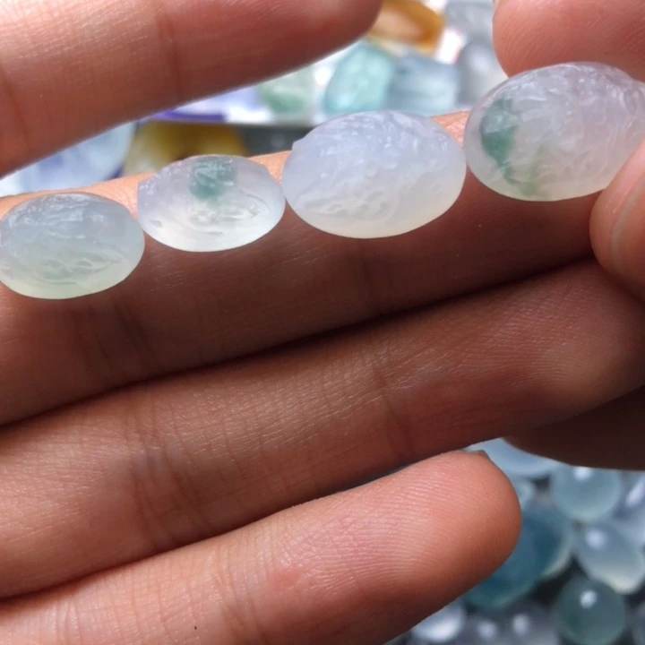 定制翡翠未镶嵌挂件