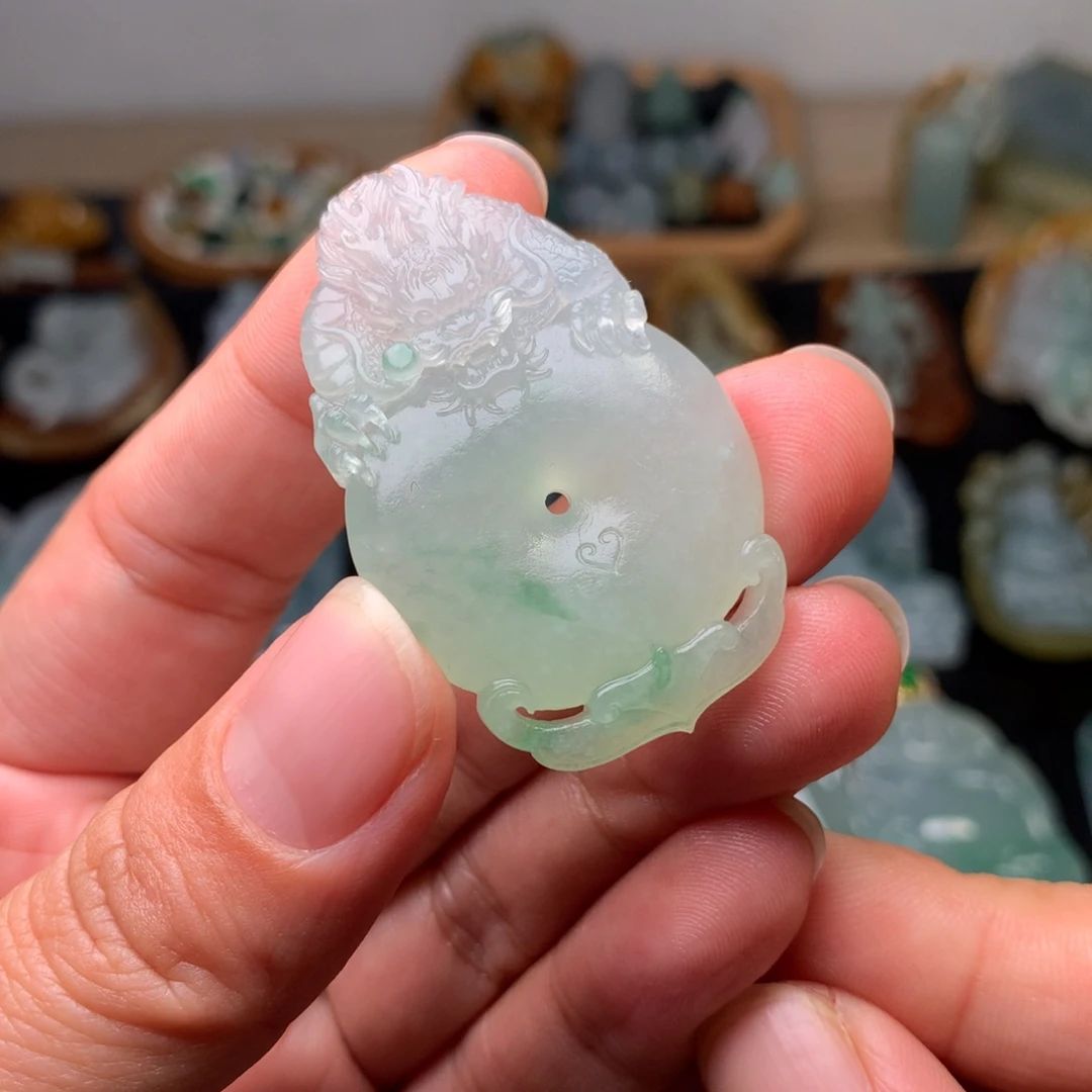 定制翡翠未镶嵌龙扣