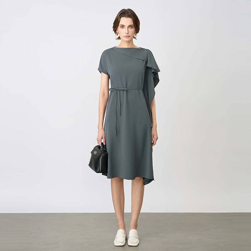 S·DEER圣迪奥女装优雅一字领荷叶边收腰垂坠连衣裙S24261206