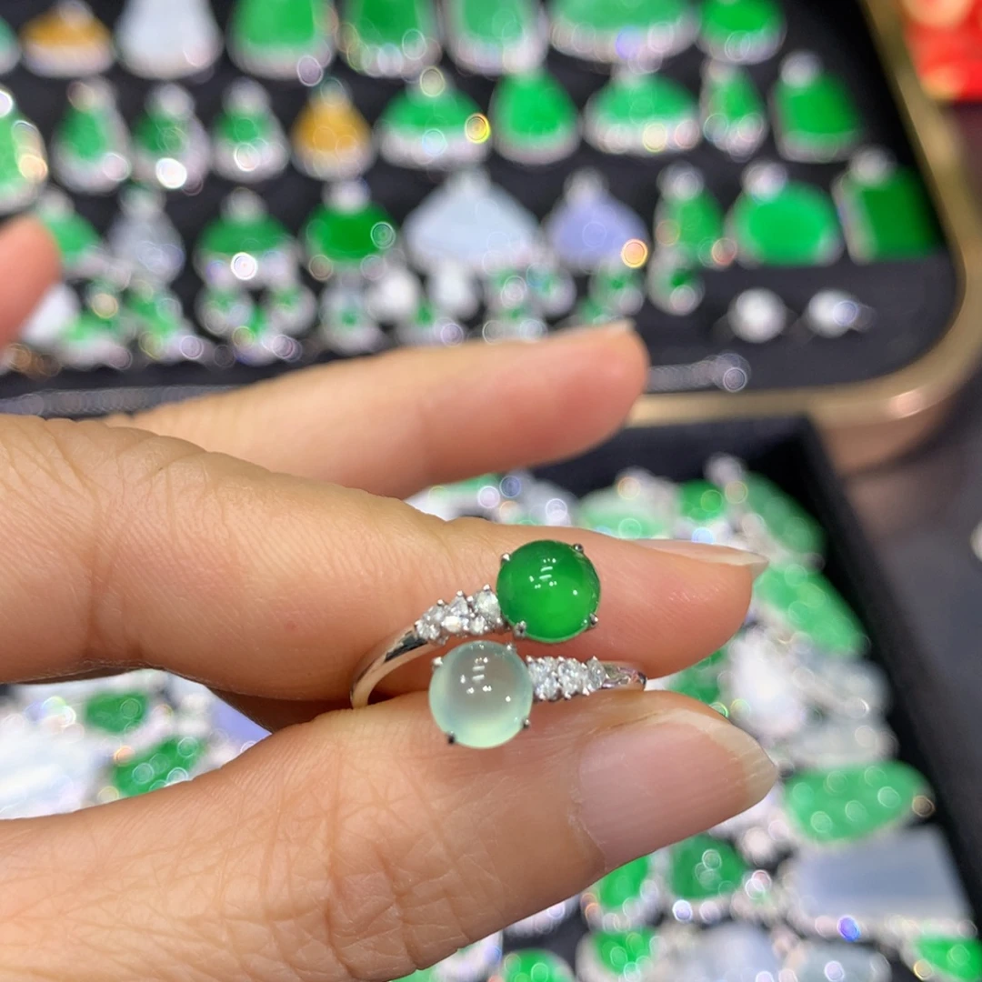 翡翠18K金镶嵌戒指