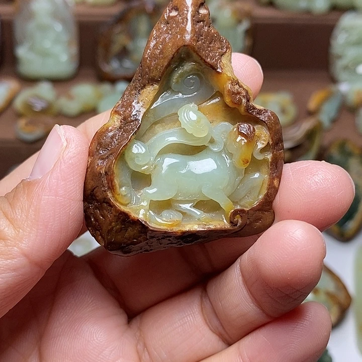 尹***风岫岩河磨玉（透闪石质玉）未镶嵌颈饰