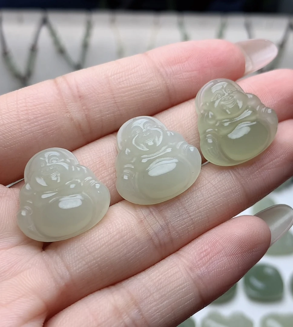 20mm天然和田玉精美小佛公锁骨吊坠（多样性发货，拍一发一）