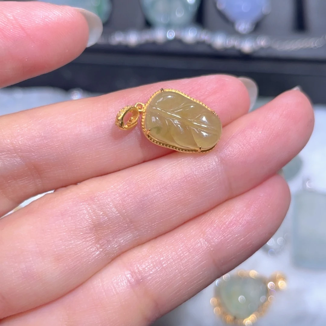 颈饰18K金镶嵌翡翠翡翠