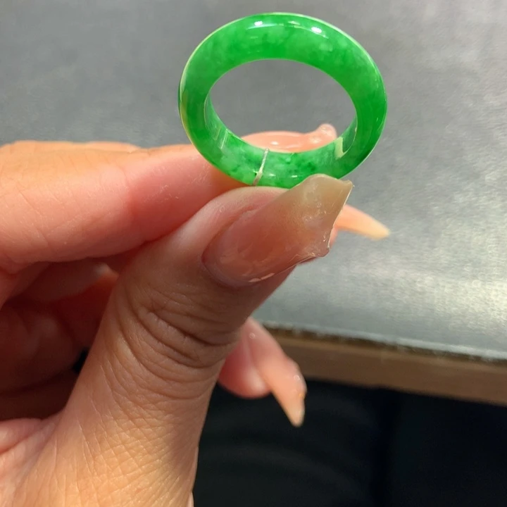翡翠戒指未镶嵌翡翠
