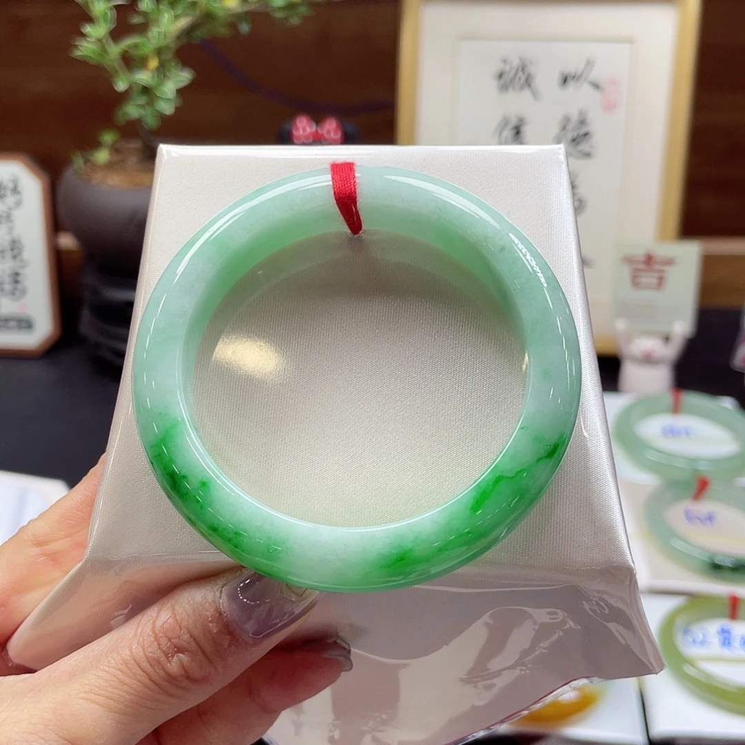 翡翠未镶嵌手镯28 号