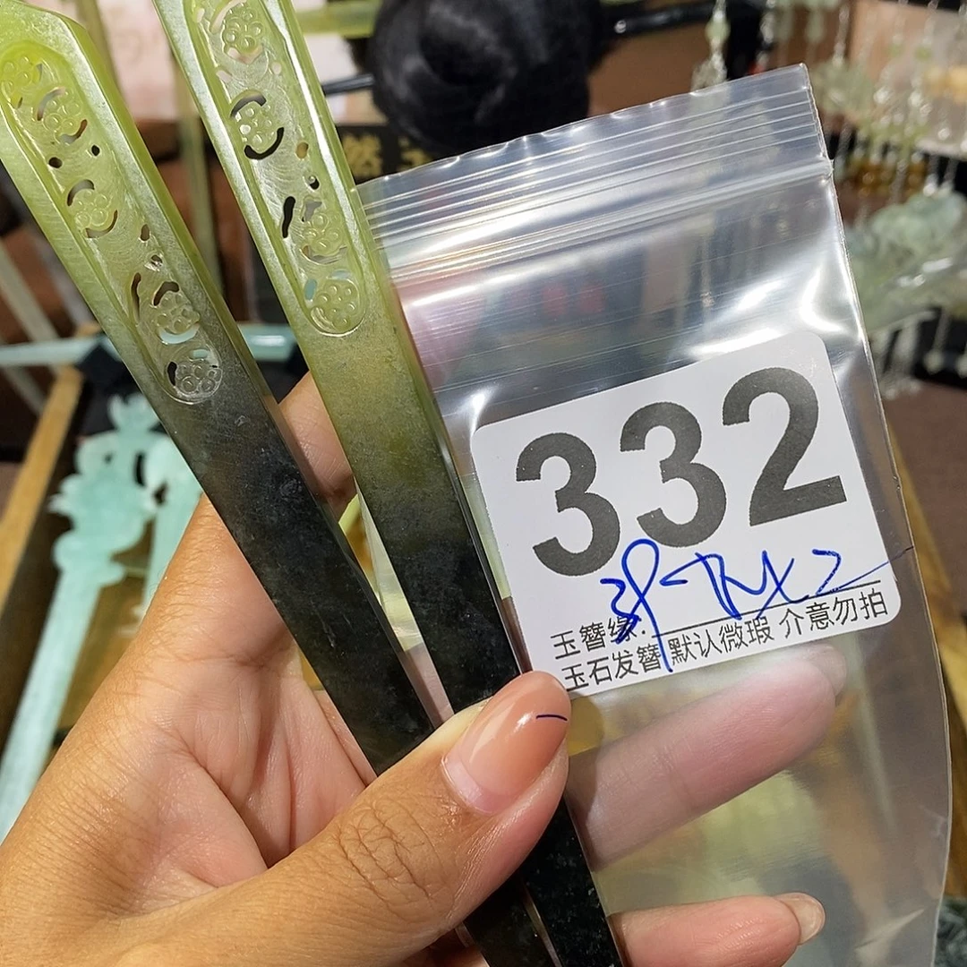 ****宝未镶嵌蛇纹石玉发饰