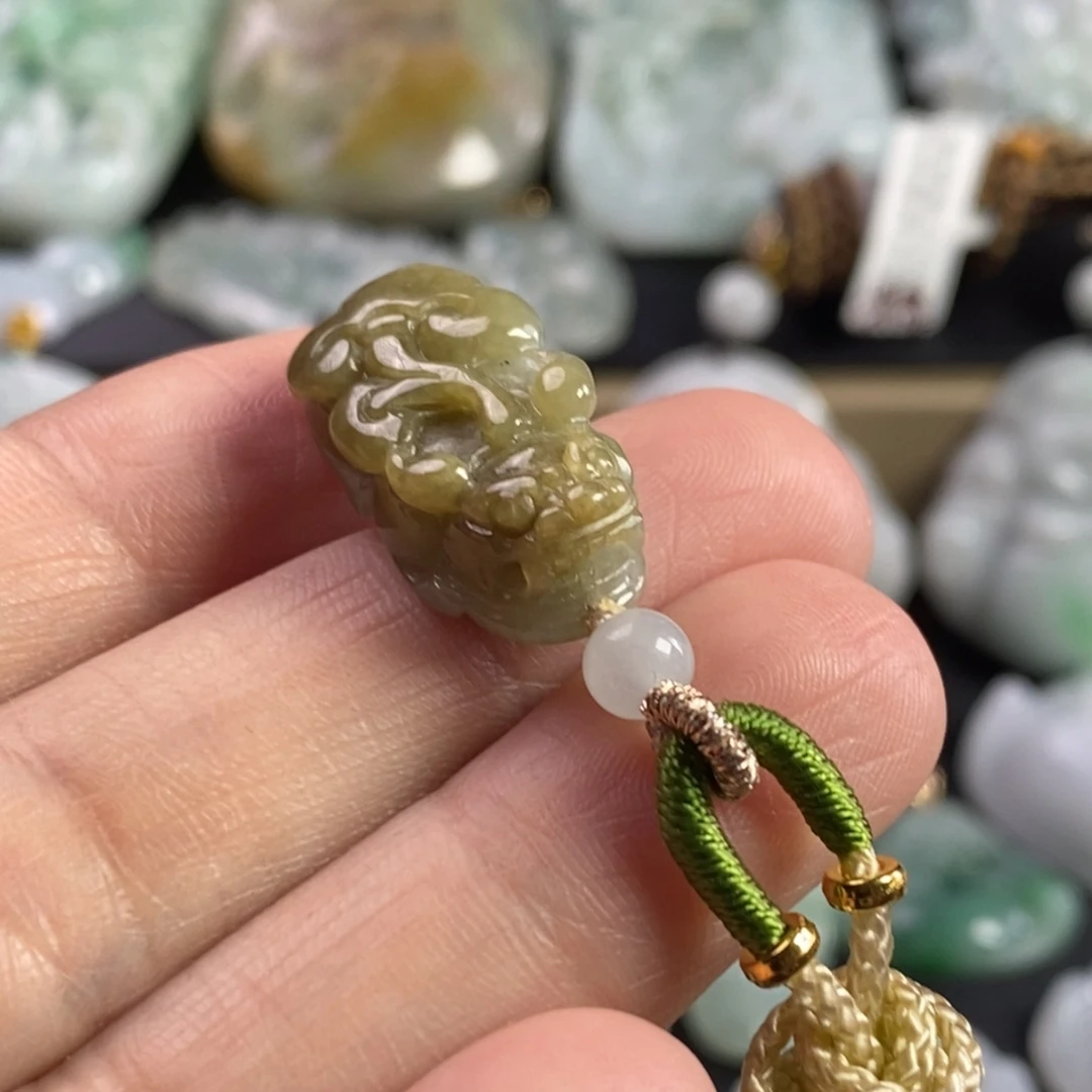 翡翠颈饰未镶嵌貔貅