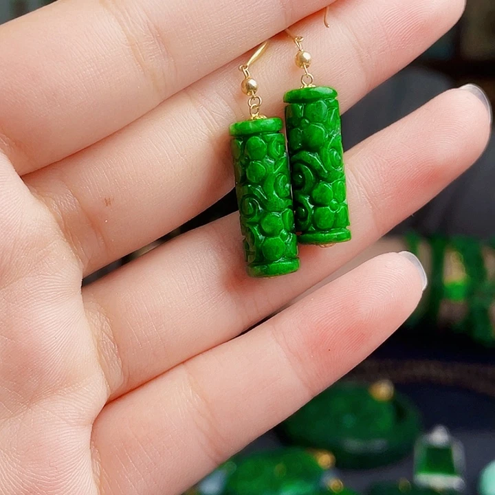 锋***锋翡翠18K金镶嵌颈饰多样性