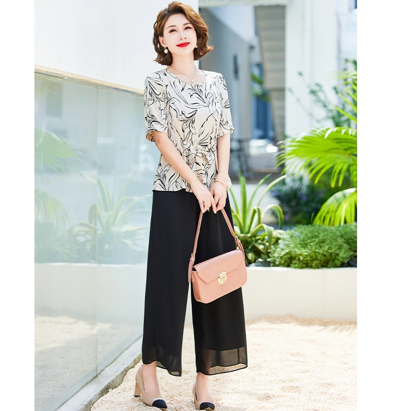 妈妈薄款短袖T恤夏季宽松显瘦上衣中老年洋气减龄套装