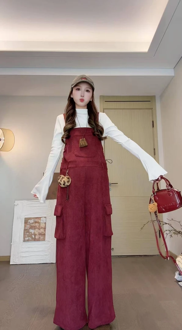 时尚孕妇秋冬新款孕妇背带裤工装减龄裤+喇叭袖上衣两件套套装