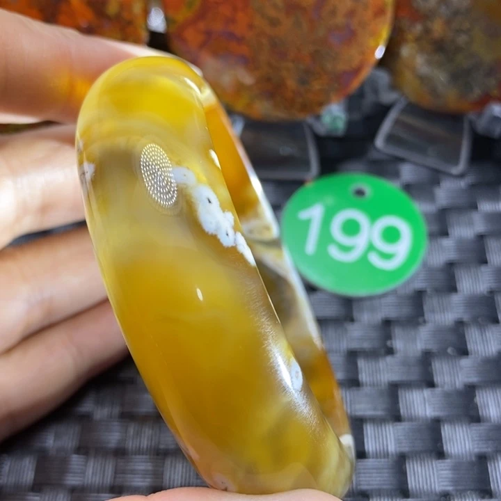 未镶嵌颈饰玛瑙/玉髓亦*