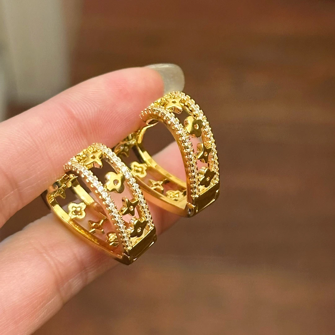 铜合金合成锆石耳饰 E0061 时尚气质百搭老花爱心耳圈