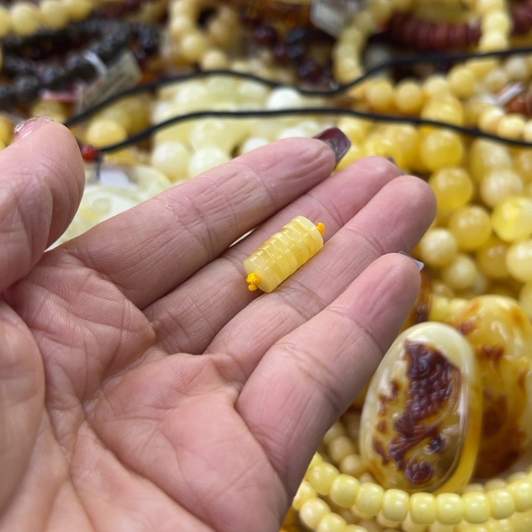 琥珀珠宝奇石未镶嵌