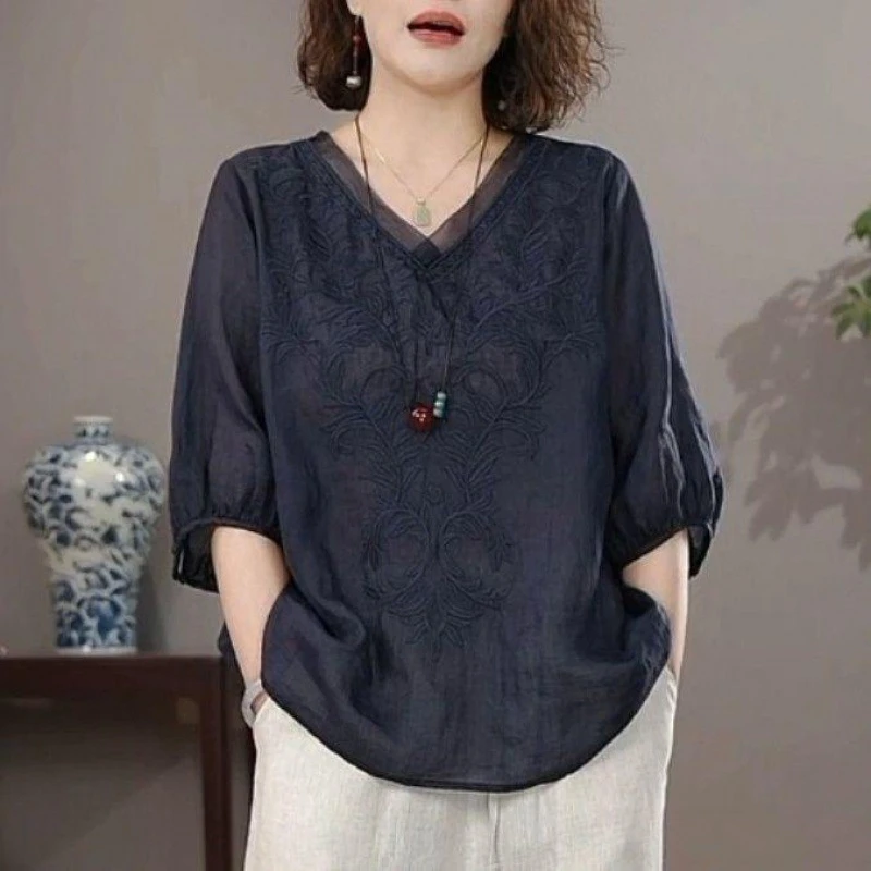 妈妈夏装中袖衬衫女上衣2025年夏季薄款洋气高档刺绣棉麻百搭小衫