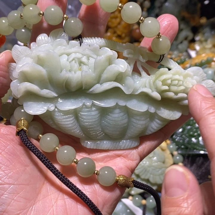 蛇纹石玉岫玉吊坠未镶嵌