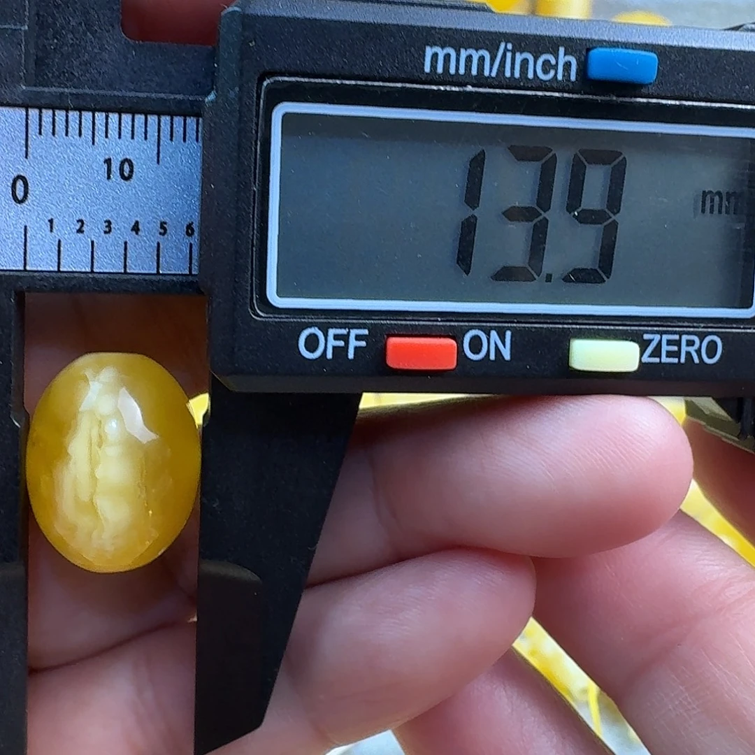 蜜蜡未镶嵌裸石32杂