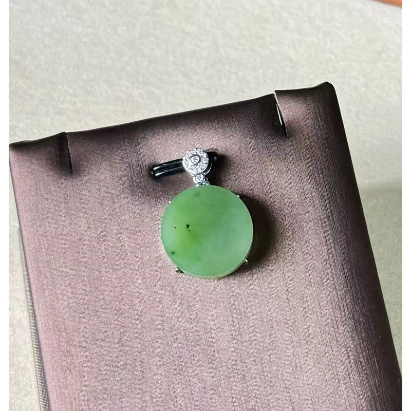 富甲·和田玉碧玉圆牌锁骨吊坠