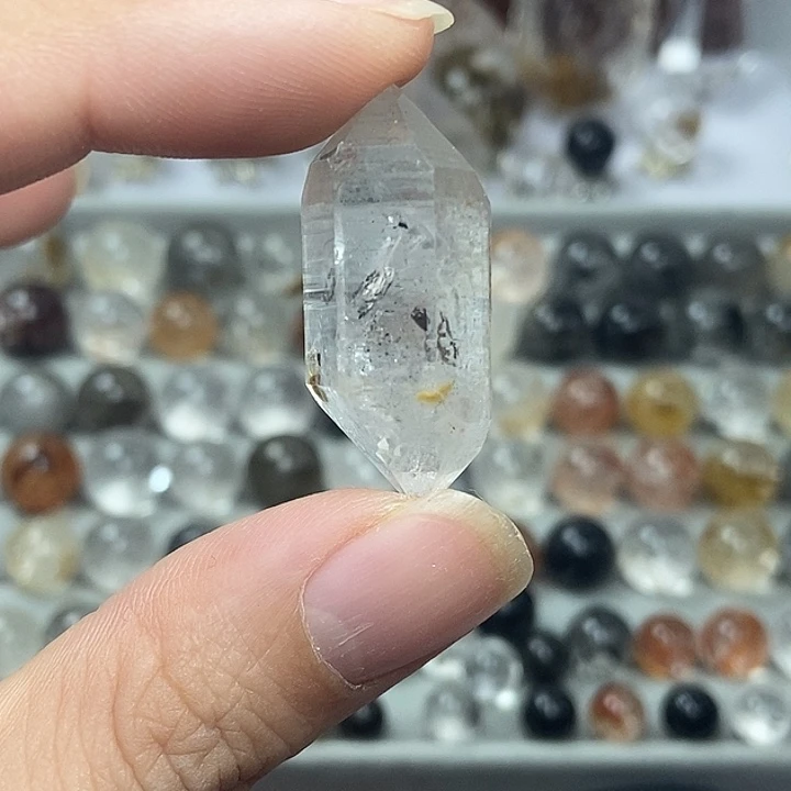 水晶未镶嵌颈饰双尖点墨