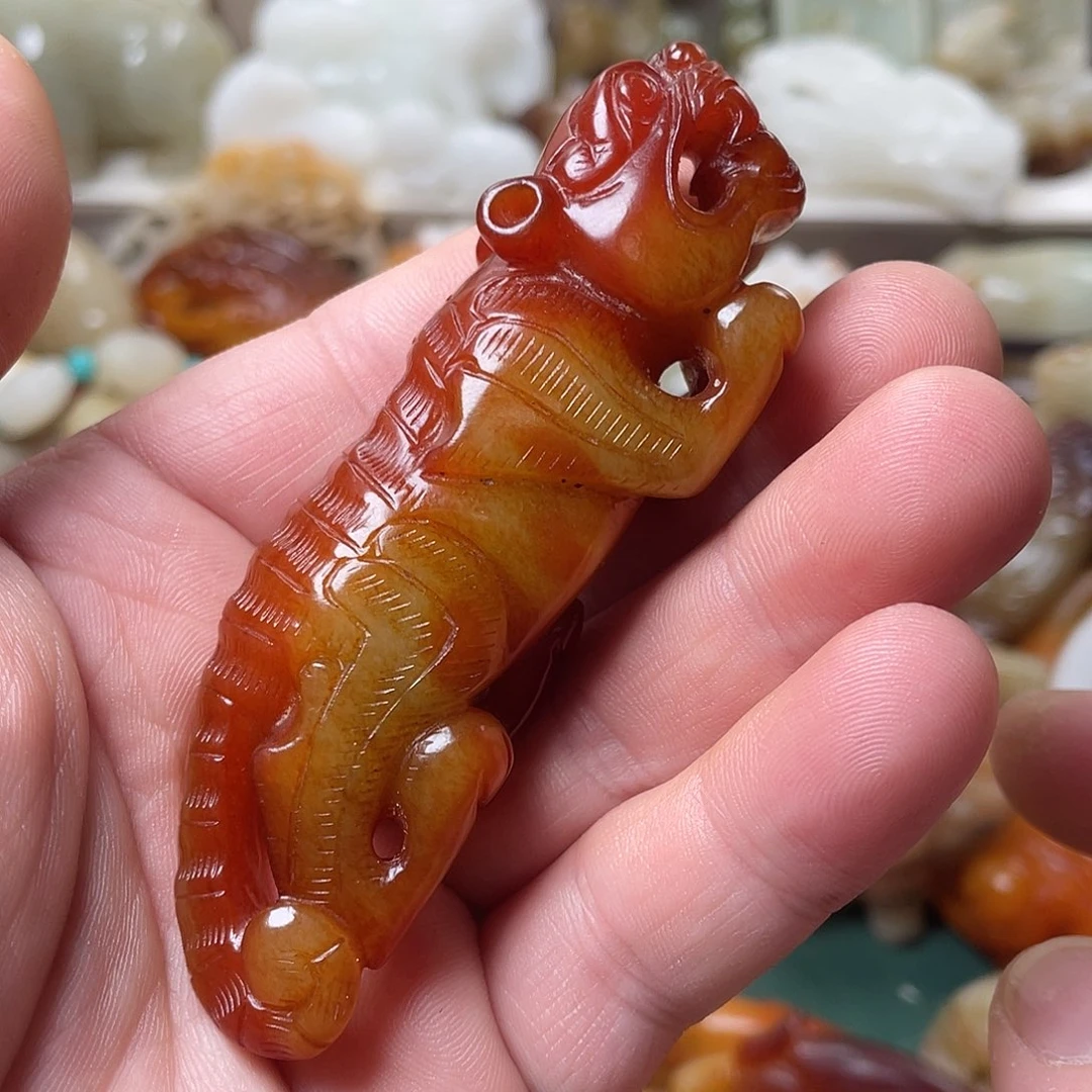 种***司和田玉未镶嵌颈饰