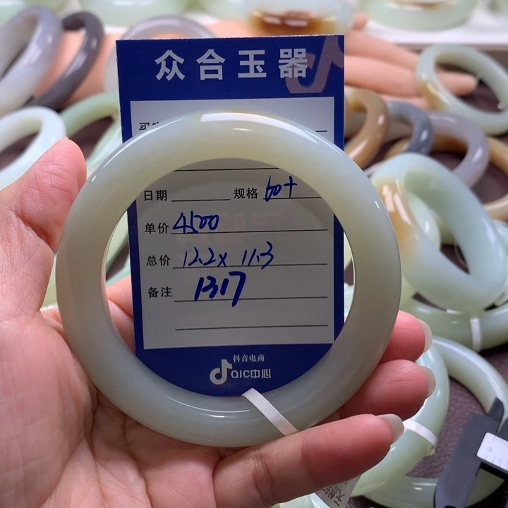 和田玉未镶嵌手镯