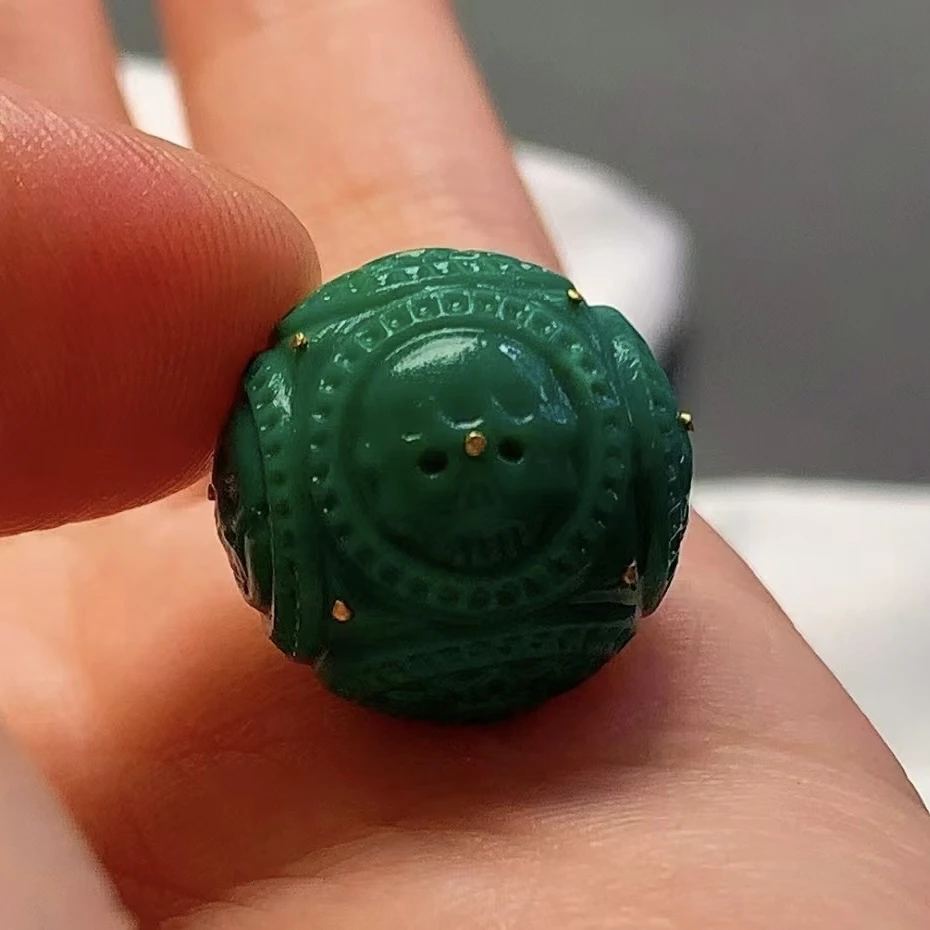 湖北省竹山天然原矿精品绿松石雕刻件刺骨