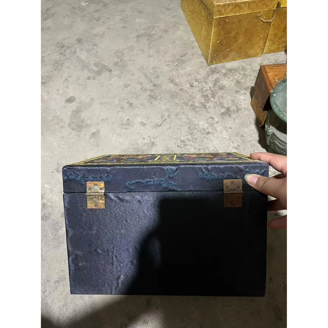 精品摆件双龙刺绣箱闷