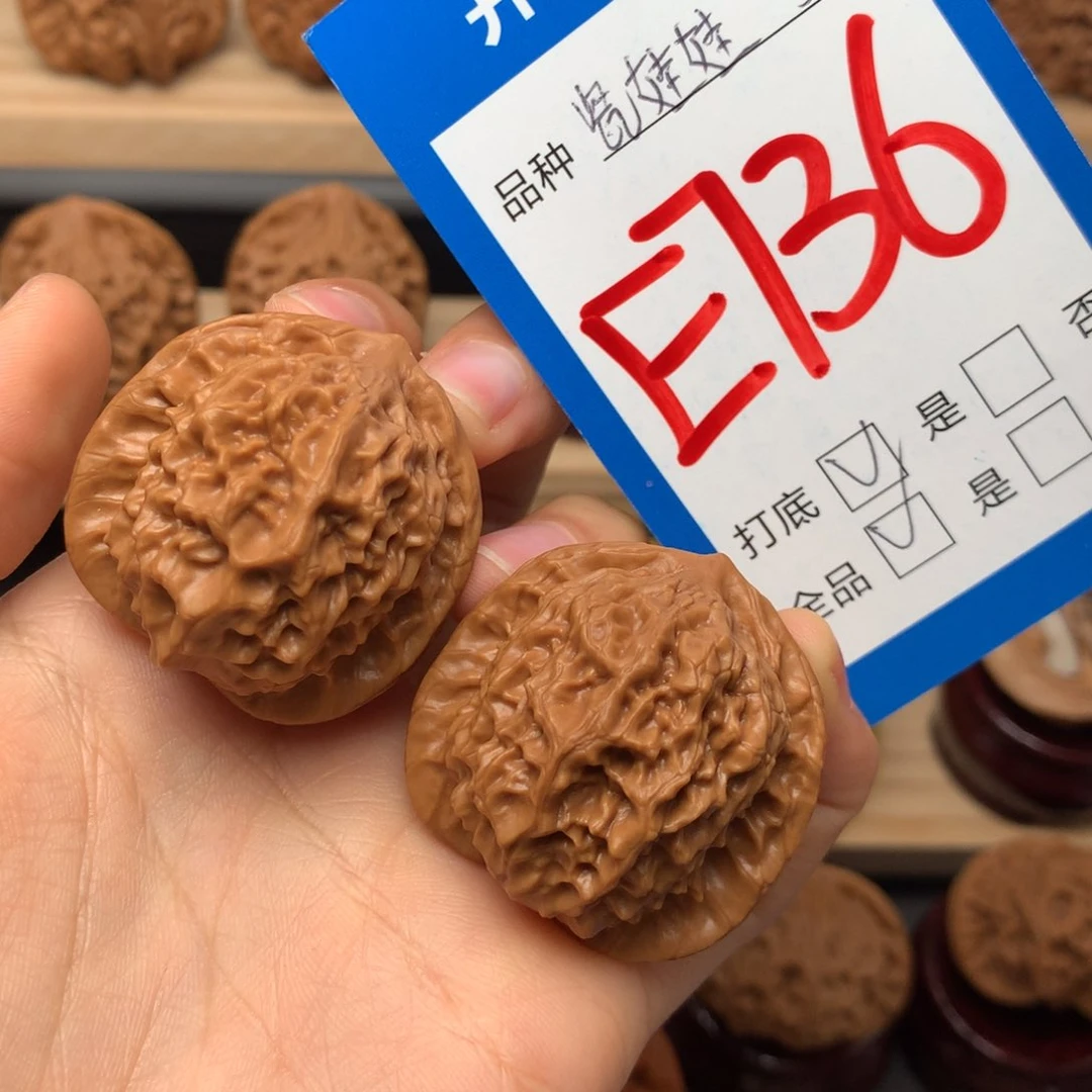 文玩核桃把件大****面瓷娃娃