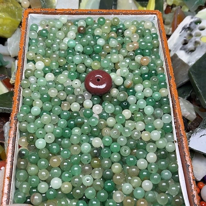 未镶嵌透闪石质玉珠宝奇石