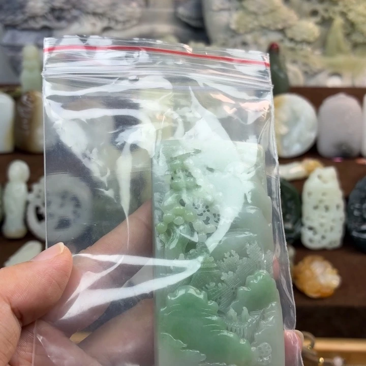 小***8和田玉未镶嵌颈饰
