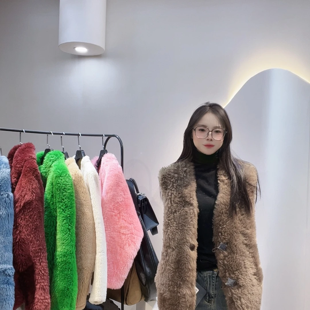 真皮皮毛一体外套马甲咖色