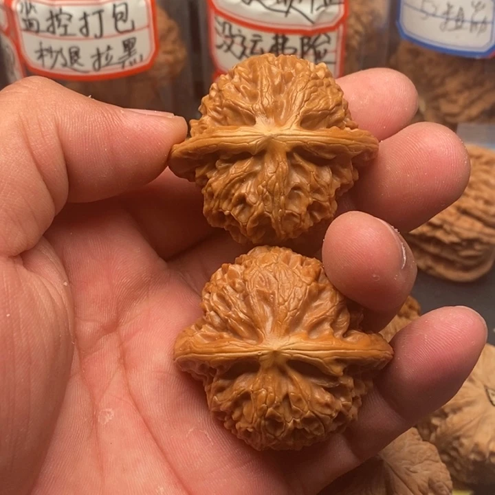 文玩核桃把件宫灯