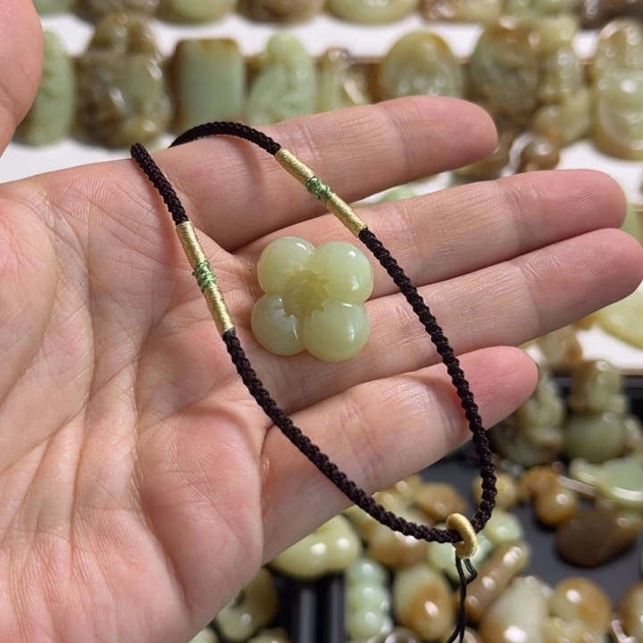 和田玉挂件未镶嵌花*朵