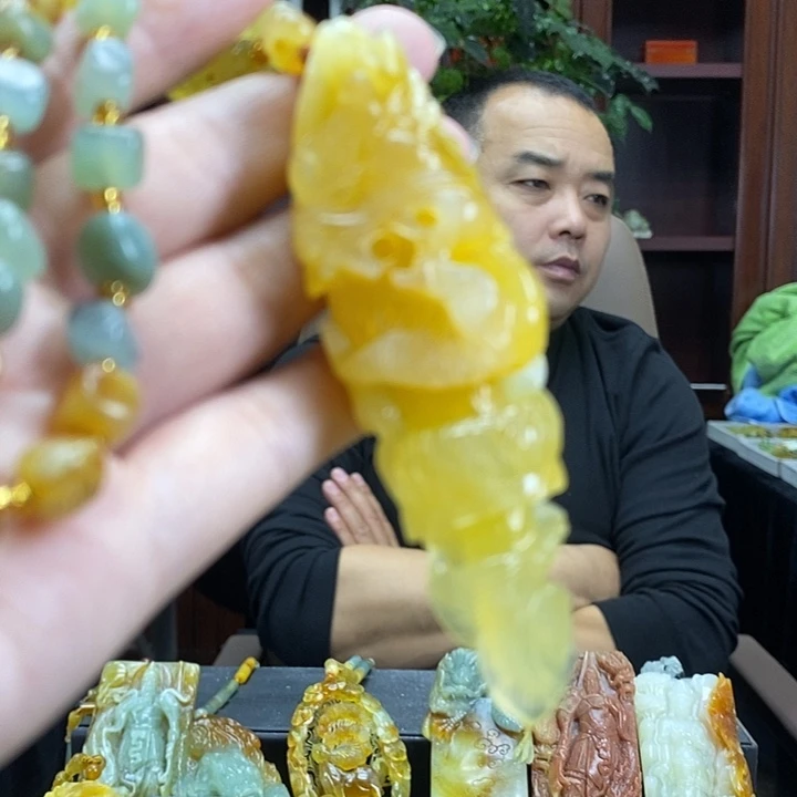 蛇纹石玉未镶嵌颈饰