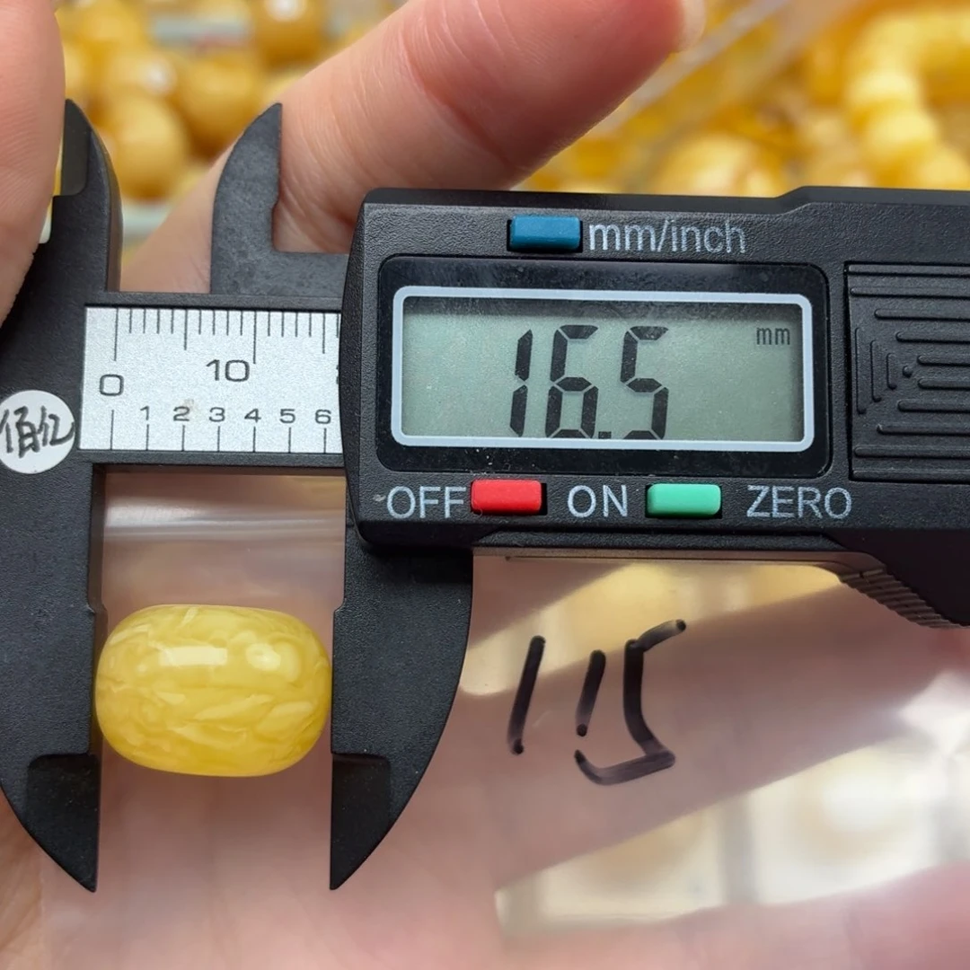 逸***未镶嵌蜜蜡裸石蜜蜡