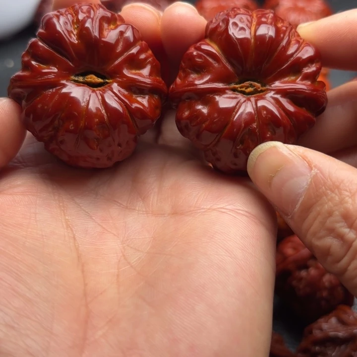 @***哥吊坠文玩核桃南瓜墩