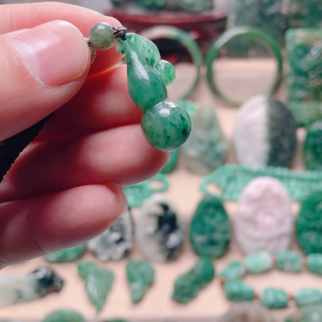 独山玉未镶嵌颈饰