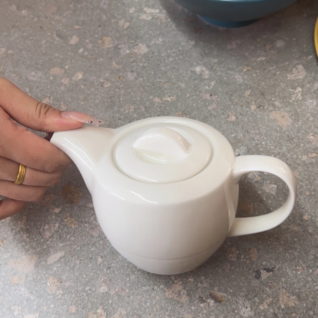 新骨瓷021微瑕暗线条小茶壶