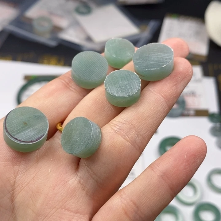 是***～翡翠未镶嵌颈饰翡翠戒指心