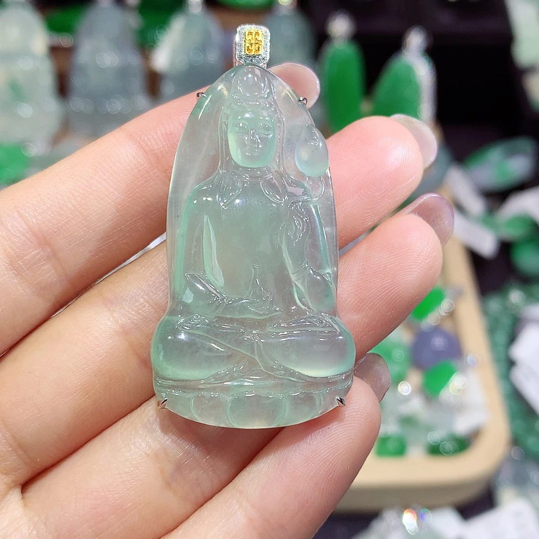 翡翠18K金镶嵌颈饰观音