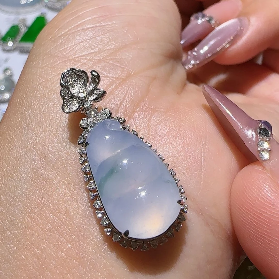 【闪购商品】颈饰18K金镶嵌翡翠天然